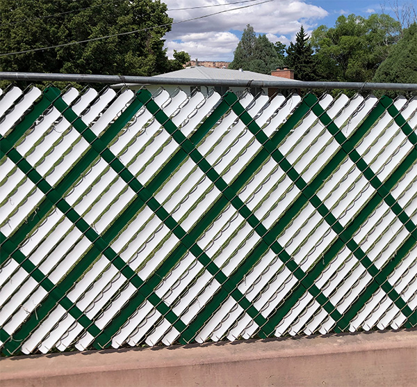 Aluminum slat with white and green colors